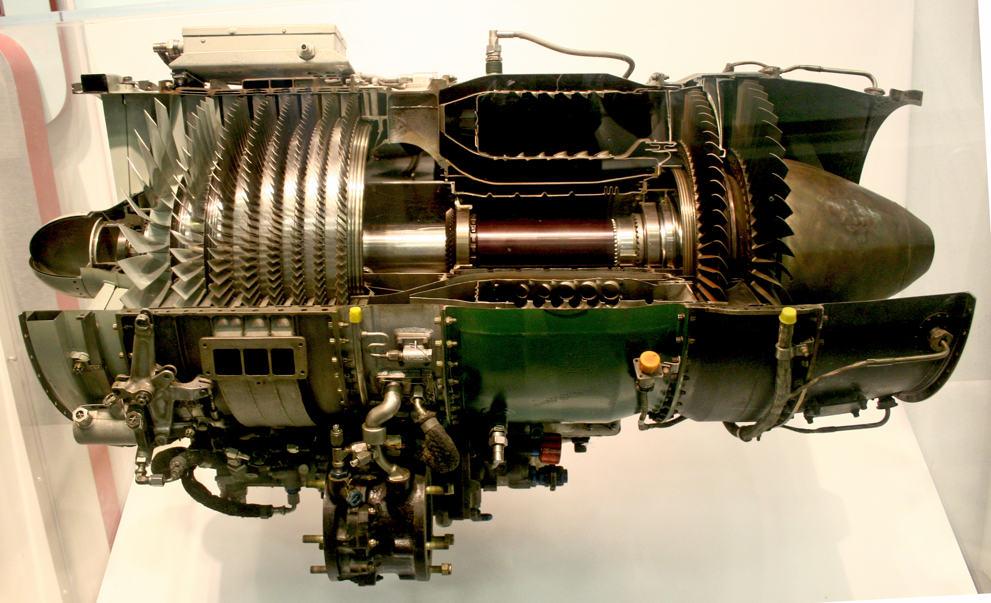 ../_images/J85_ge_17a_turbojet_engine.jpg